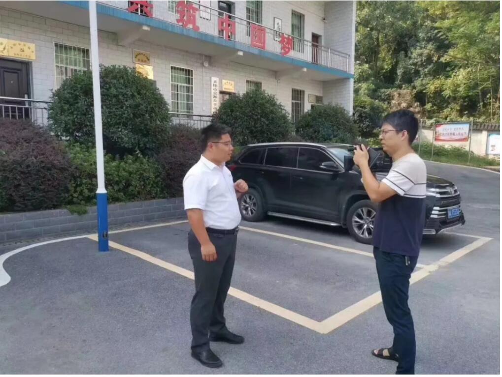 源碼愛心捐贈太陽能智慧路燈，照亮亮源鄉精準扶貧路