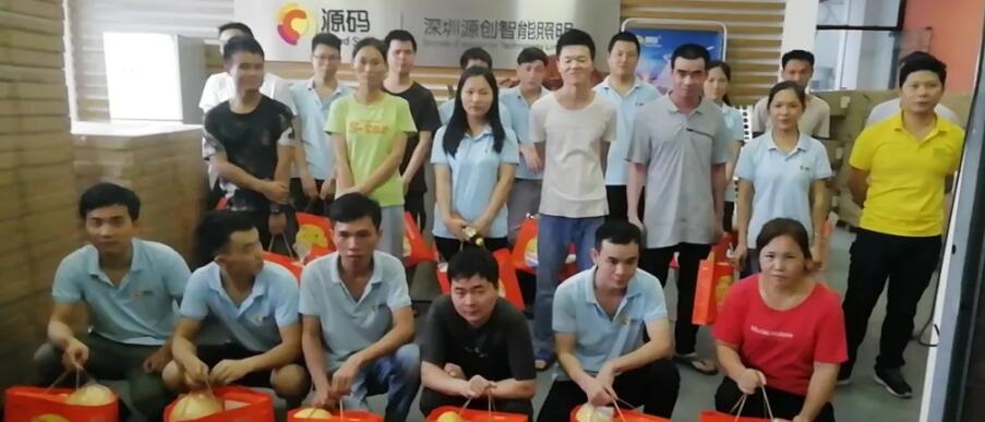 喜逢中秋加國(guó)慶，月圓家圓就團(tuán)圓